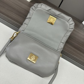 Сумка Loewe Puffer Goya из блестящей к