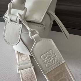 Loewe Маленькая сумочка Puzzle Edge и