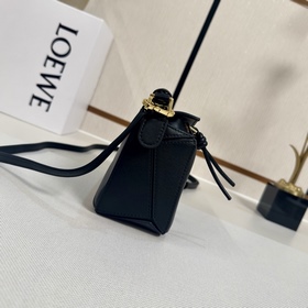 Мини-сумка Puzzle от Loewe из гладкой 