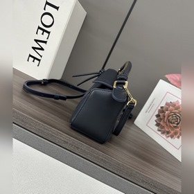Мини-сумка Puzzle от Loewe из гладкой 