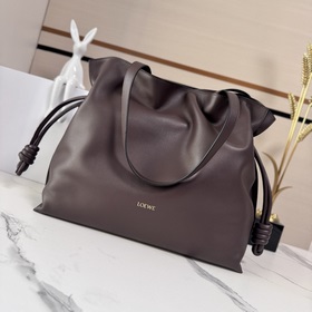 Loewe Новая модель большой сумки Flam
