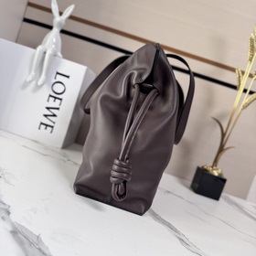 Loewe Новая модель большой сумки Flam