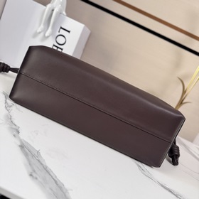 Loewe Новая модель большой сумки Flam
