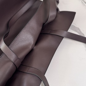 Loewe Новая модель большой сумки Flam