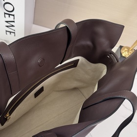 Loewe Новая модель большой сумки Flam