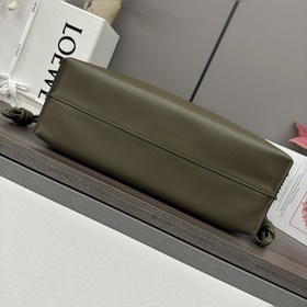 Loewe Новая модель большой сумки Flam