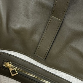 Loewe Новая модель большой сумки Flam