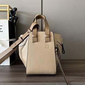 Loewe Мягкая зернистая телячья кожа. 