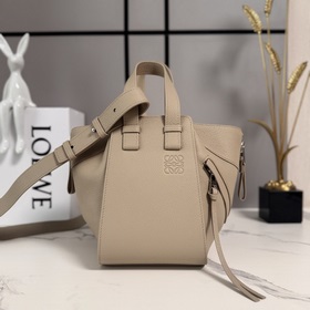 Loewe Мягкая зернистая телячья кожа. 