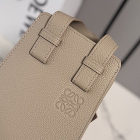 Loewe Мягкая зернистая телячья кожа. 