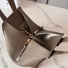 Loewe Мягкая зернистая телячья кожа. 