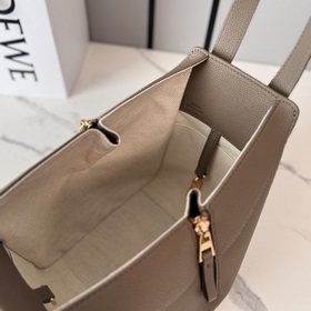 Loewe Мягкая зернистая телячья кожа. 