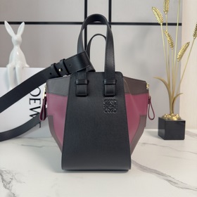 Новая модель сумки Hammock от Loewe в 
