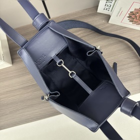 Loewe Сумка Hammock из атласной теляч