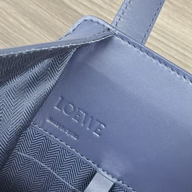 Loewe Сумка Hammock из атласной теляч