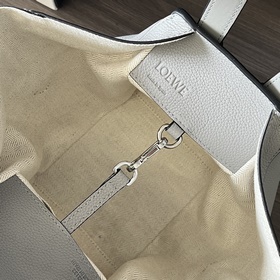 Loewe Мягкая зернистая телячья кожа. 