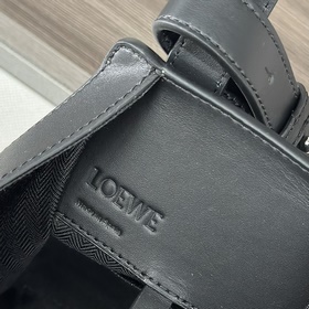 Loewe Сумка Hammock из атласной теляч