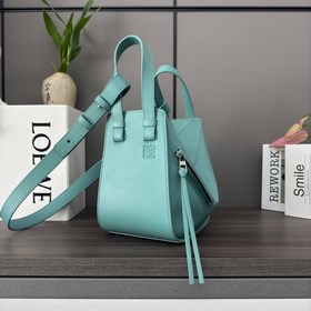 Loewe  Классическая сумка Hammock из