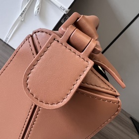 Сумка Loewe Puzzle из атласной телячье