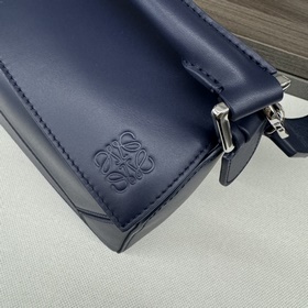 Loewe  Сумка Puzzle из атласной теляч