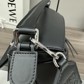 Loewe  Сумка Puzzle из атласной теляч