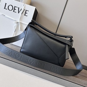 Сумка Loewe Puzzle из атласной телячье