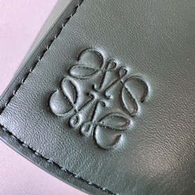Сумка Loewe Puzzle из атласной телячье