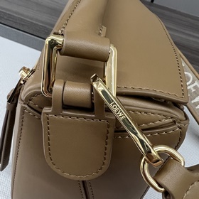 Loewe  Сумка Puzzle из атласной теляч