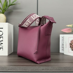 Loewe  Новая модель Маленькая Сумка