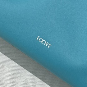 Loewe Новая версия клатча Flamenco из