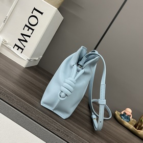 Loewe  Клач «Flamenco» из кожи наппа 