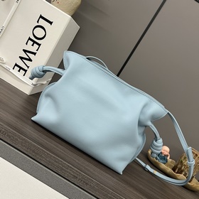 Loewe  Клач «Flamenco» из кожи наппа 