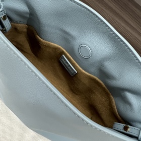 Loewe  Клач «Flamenco» из кожи наппа 