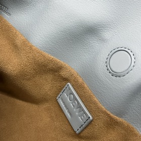 Loewe  Клач «Flamenco» из кожи наппа 
