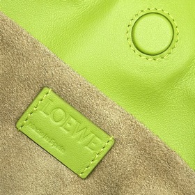 Loewe Новая версия клатча Flamenco из