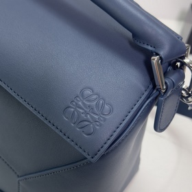 Loewe  Сумка Puzzle из мягкой зернис