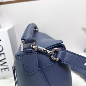 Loewe  Сумка Puzzle из мягкой зернис