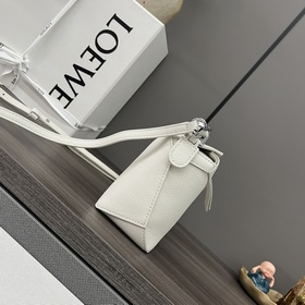 Loewe Новая версия сумки Puzzle Edge 