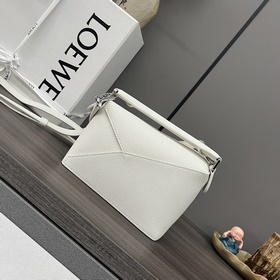 Loewe Новая версия сумки Puzzle Edge 