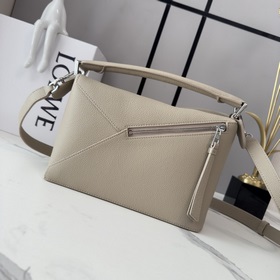 Loewe Новая версия сумки Puzzle Edge 