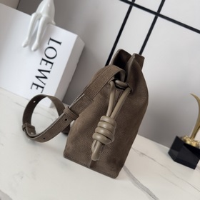 Новая модель Loewe — средняя сумка-кла