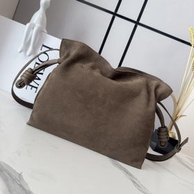 Новая модель Loewe — средняя сумка-кла