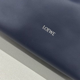 Loewe Новая версия клатча Flamenco из