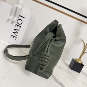 Новая версия сумки Loewe Flamenco Land