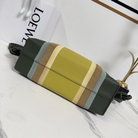 Новая версия сумки Loewe Flamenco Land
