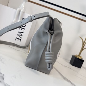 Новая версия сумки Loewe Flamenco Land