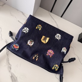 Loewe  Клатч среднего размера из выши