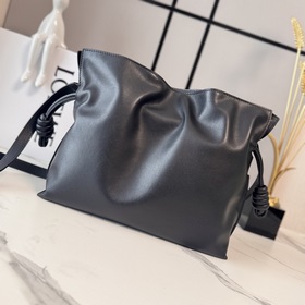 Новая версия сумки Flamenco от Loewe, 