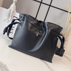 Новая средняя сумка Loewe Panta Flamen
