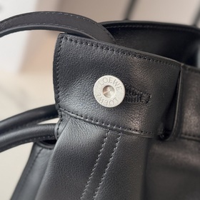 Новая средняя сумка Loewe Panta Flamen